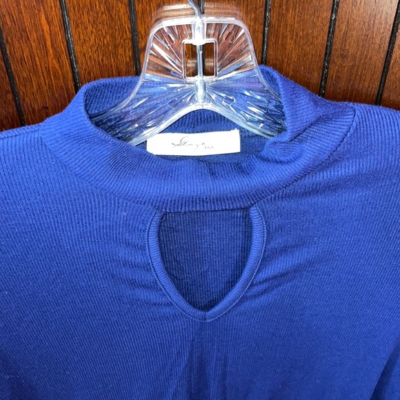 Navy Blue Key-Hole Blouse - Picture 3 of 3